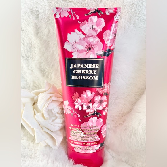 New with tags BATH & BODY WORKS JAPANESE CHERRY BLOSSOM BODY CREAM 24HR MOISTURE - Picture 1 of 3
